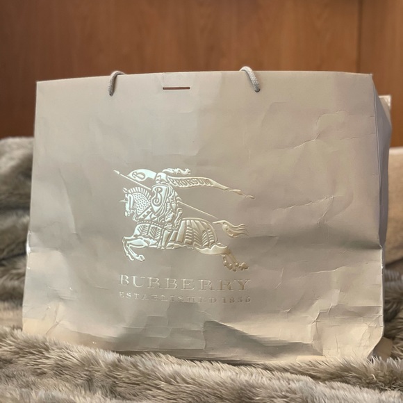 Burberry belted shoulder bag - Picture 6 of 8